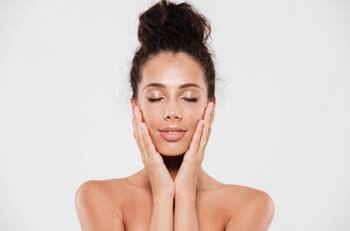 Así podrás quitar manchas de la piel con remedios caseros