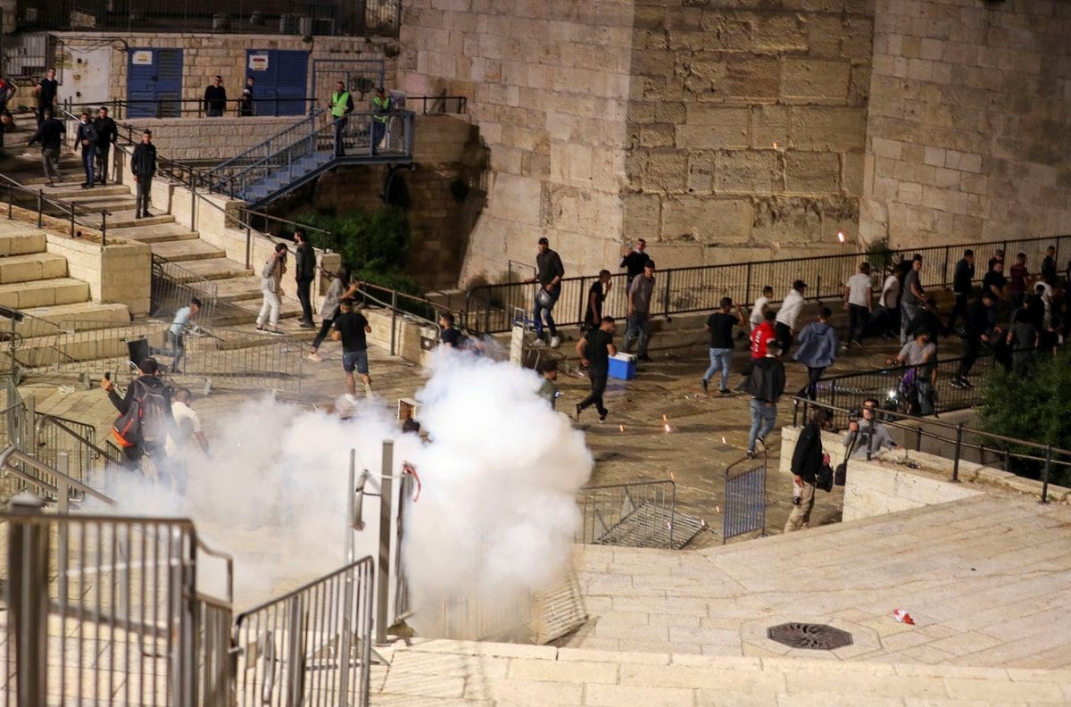 Enfrentamientos entre policía israelí y ciudadanos palestinos tensionan Jerusalén en pleno Ramadán