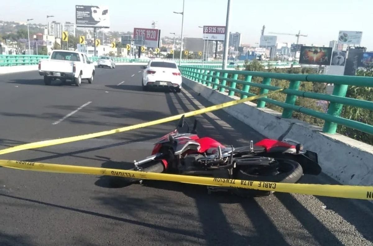 Fallecen dos motociclistas en accidente en el segundo piso de Periférico