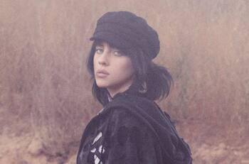 En el concierto de Billie Eilish confundieron a una fan con la cantante