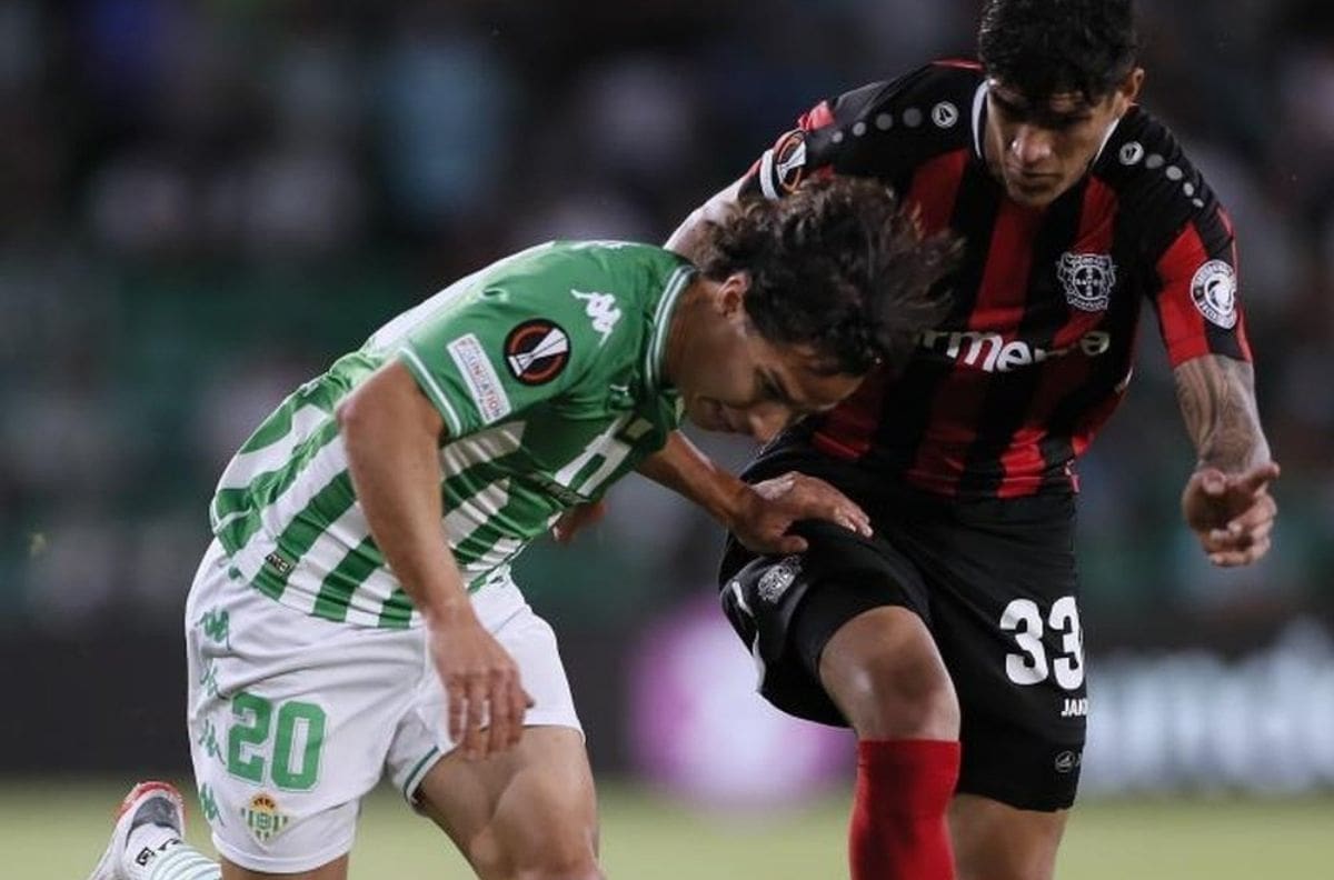 No solo América: El otro club que se metió en la lucha por fichar a Diego Lainez