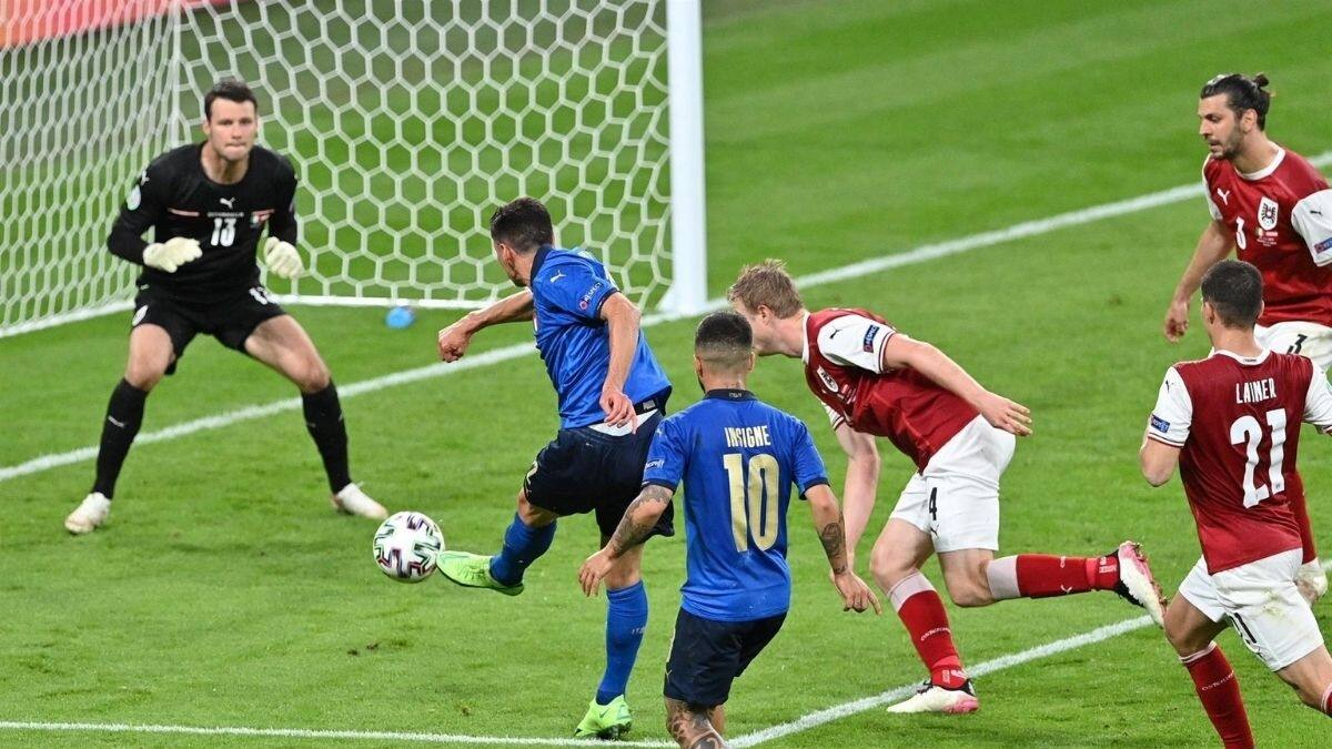 Italia se lleva agónico triunfo ante un gran Austria en tiempos extra