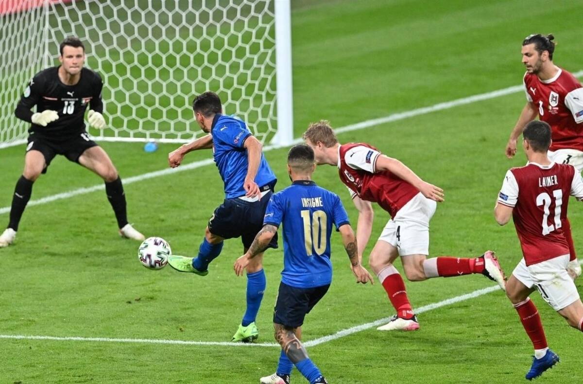 Italia se lleva agónico triunfo ante un gran Austria en tiempos extra