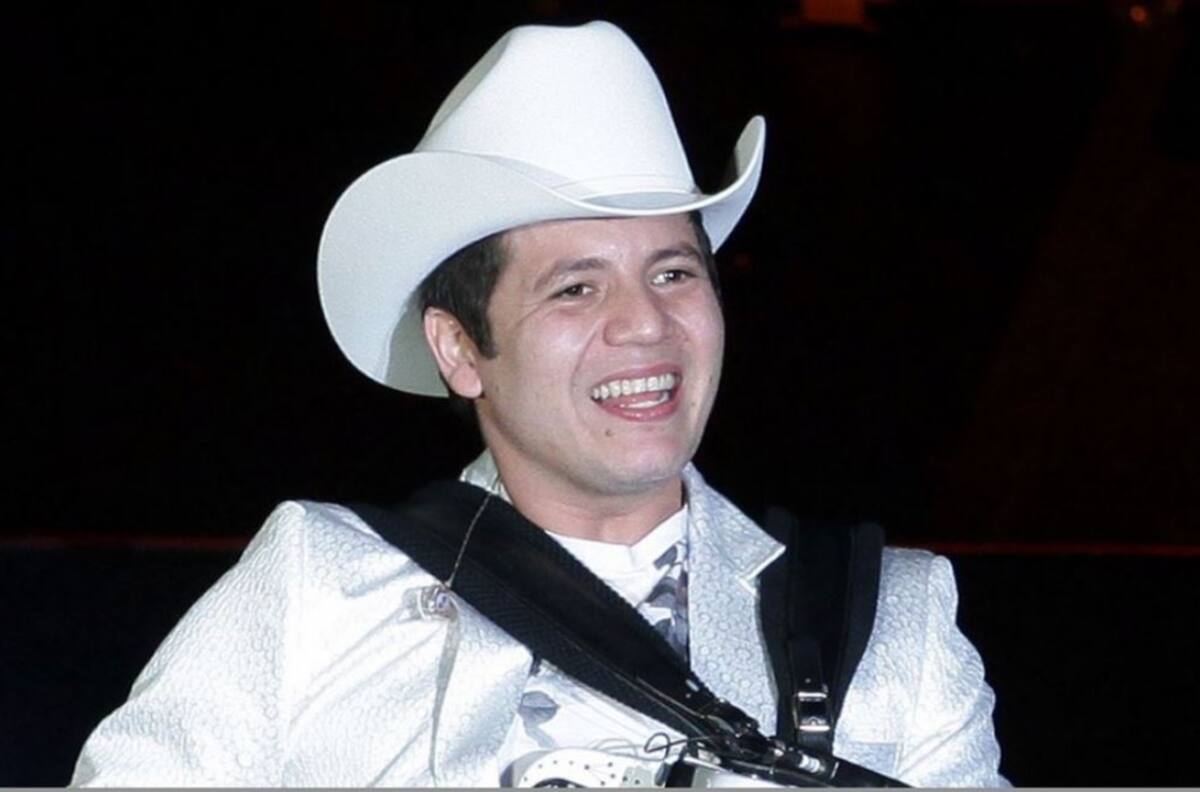 Remmy Valenzuela rompe el silencio tras la polémica y reaparece en redes sociales