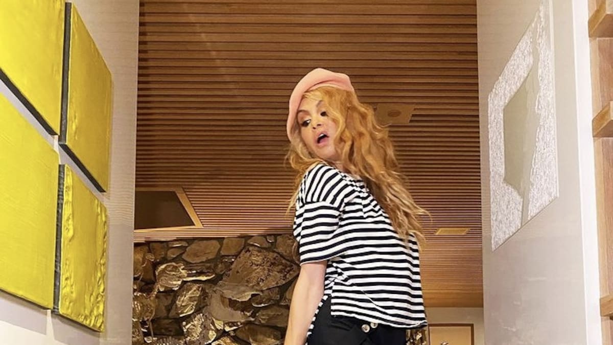 Paulina Rubio se la "aplica" a sus dos ex parejas y se lleva a los niños a París