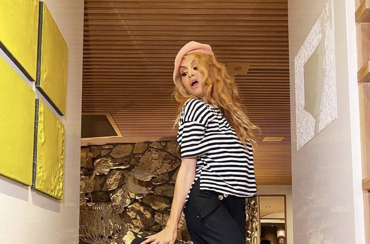Paulina Rubio se la "aplica" a sus dos ex parejas y se lleva a los niños a París