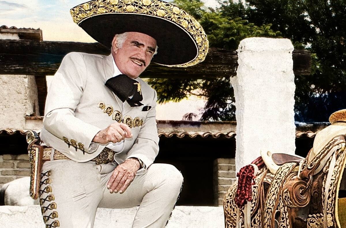 Vicente Fernández ya respira sin ventilación mecánica e intenta hablar