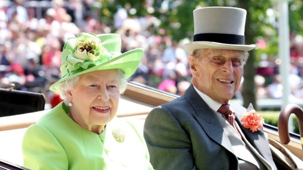 La reina Isabel colocó una sentimental nota escrita a mano sobre el ataúd del príncipe Felipe en su funeral