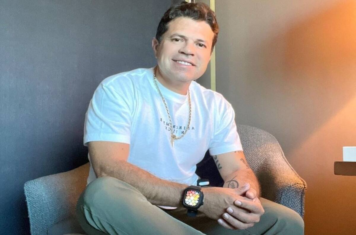 Jorge Medina, ex vocalista de "La Arrolladora Banda El Limón", trabaja como repartidor de comida