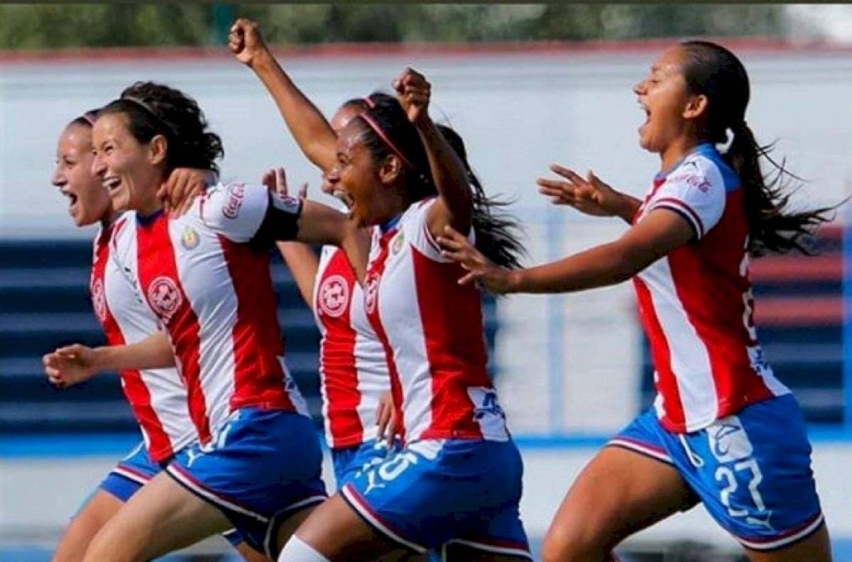 Amaury Vergara compartió una histórica foto que habla del futuro de los equipos femeniles en Chivas
