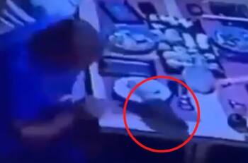 VIDEO | Rata cae sobre cliente en un restaurante y se hace viral ¡Que asco!