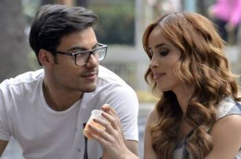 Cynthia Rodríguez, disfrazada de Mujer Maravilla, es elogiada por estrella de Hollywood