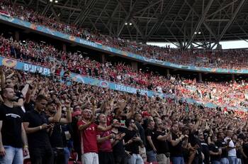 UEFA se deslindó por retiro de emblemas LGBTQ+ en Hungría