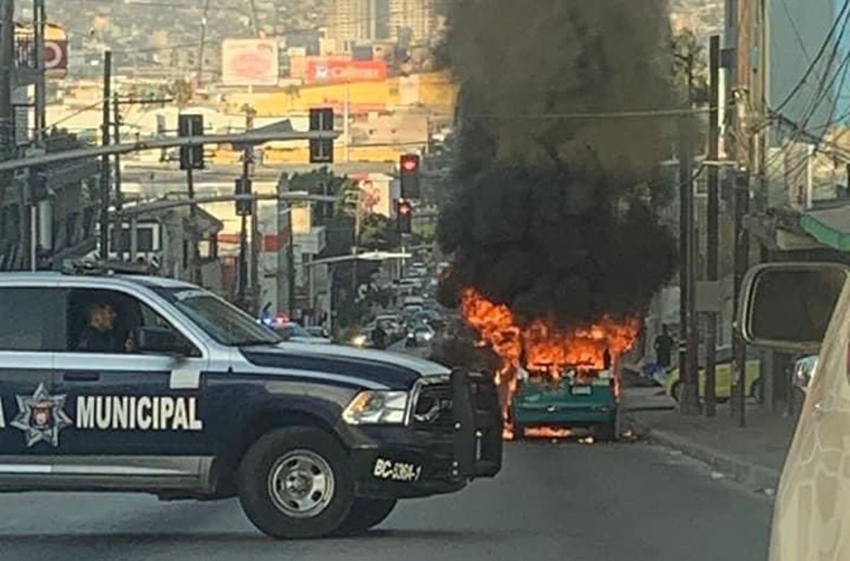 VIDEO: Se reportan ataques e incendios de autos en Tijuana y Baja California