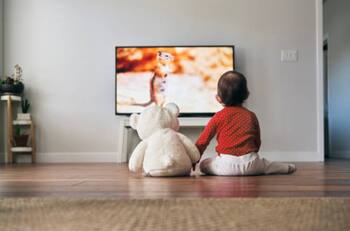 Maternidad: ¿A qué edad puede un niño ver televisión?