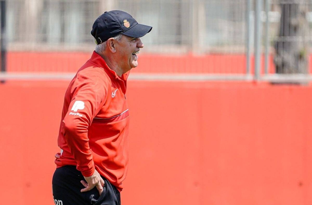 Javier Aguirre lanzó pronóstico fatalista para su Mallorca ante Real Betis de Andrés Guardado