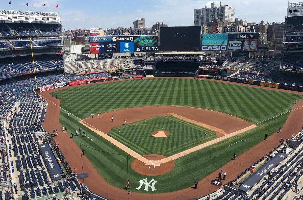 MLB: Fans de Yankees protagonizaron escándalo por lanzar objetos al campo