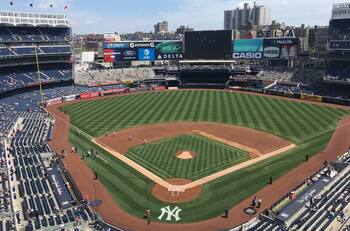 MLB: Fans de Yankees protagonizaron escándalo por lanzar objetos al campo