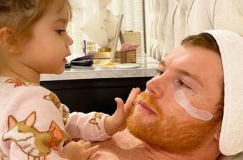 Con esta sorpresa la hija pequeña del Canelo Álvarez lo felicitó en su cumpleaños