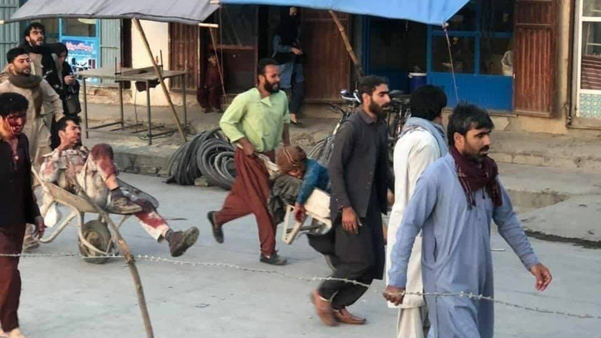 Suman más de 60 muertos en doble atentado en aeropuerto de Kabul; ISIS se atribuye explosiones