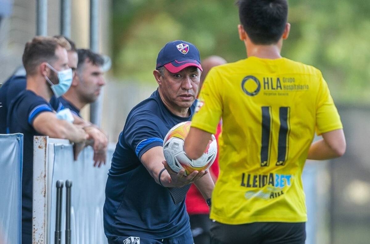 Nacho Ambriz sumó su primera victoria al frente del Huesca