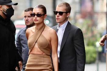 Justin Bieber y su esposa Hailey Baldwin son recibidos por el presidente francés Emmanuel Macron