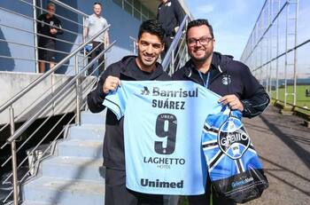 Luis Suárez rechaza a Cruz Azul para firmar con Gremio y los memes no tardaron en llegar