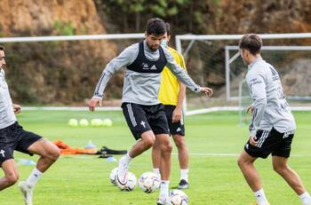 Néstor Araujo no viajó con la Selección Nacional para el próximo partido