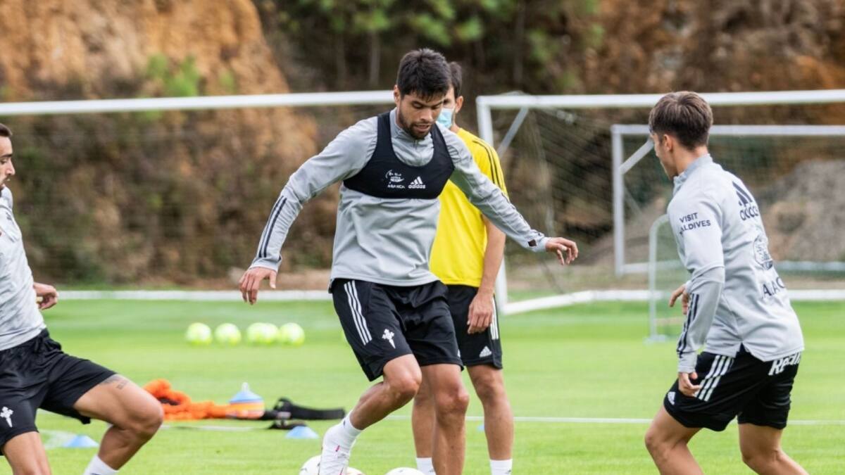 Néstor Araujo no viajó con la Selección Nacional para el próximo partido