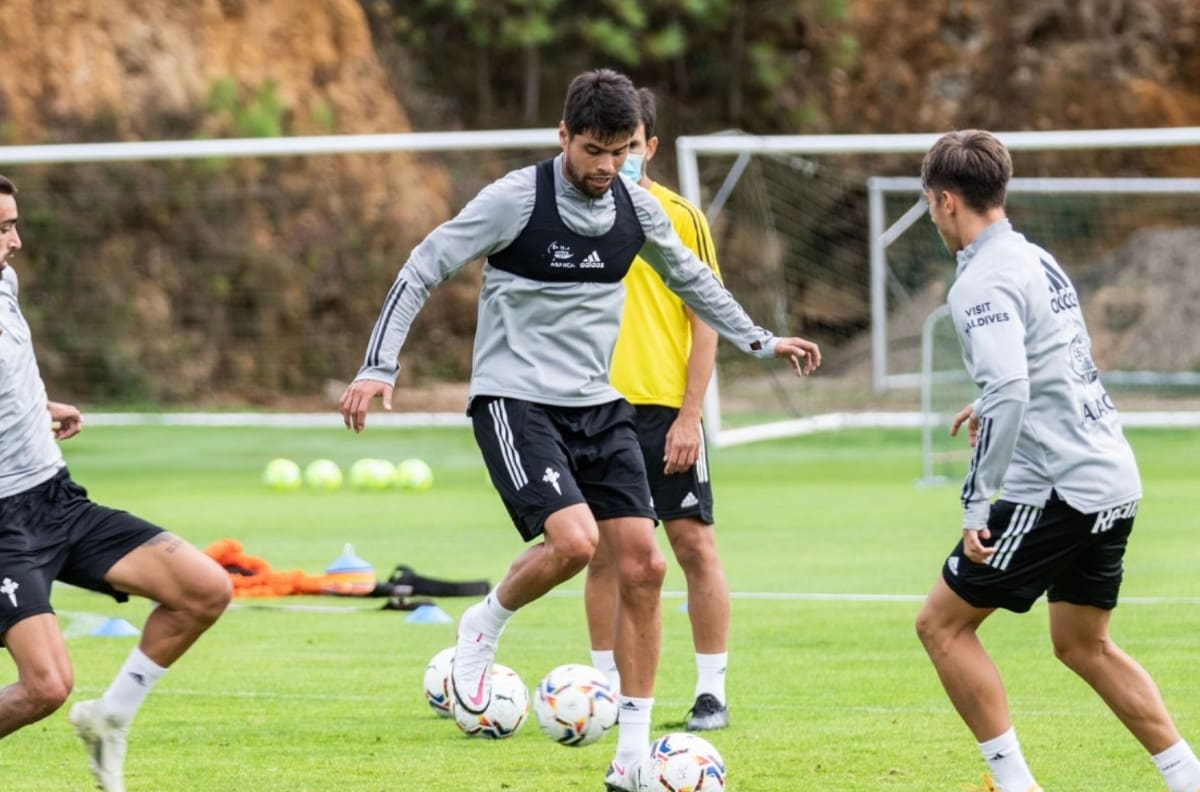 Néstor Araujo no viajó con la Selección Nacional para el próximo partido