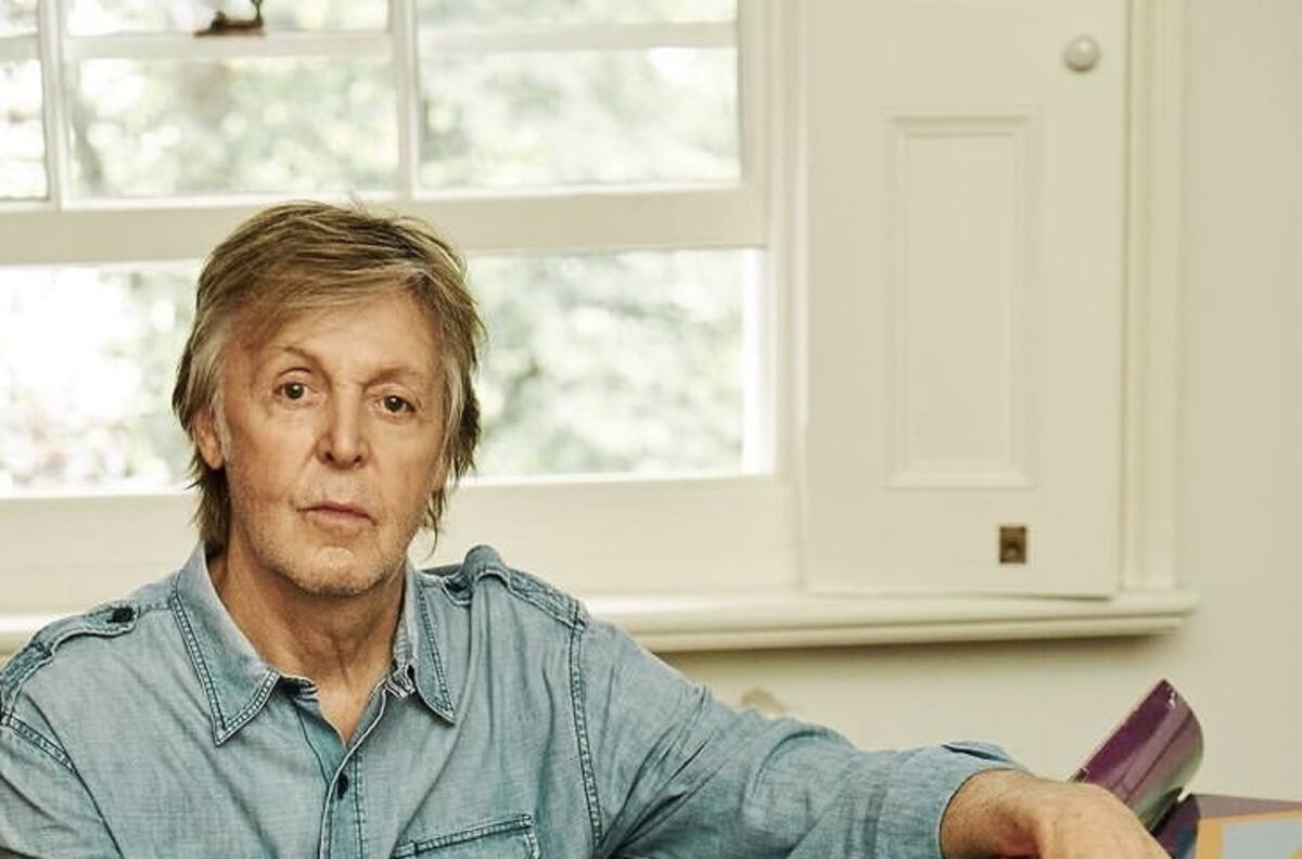 Paul McCartney recibe dosis contra el Covid-19: "relájate y vacúnate"