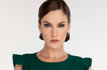 Chantal Andere recibió lechugazos de una fan por ser mala con Adela Noriega