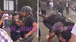 VIDEO| Ciclista atropella a menor y mujeres que marchaban por el 25-N lo golpean