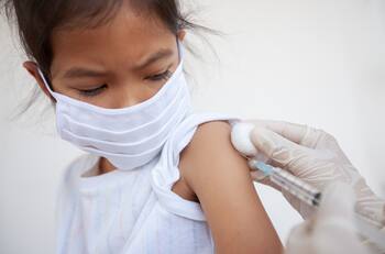 Por primera vez, prueban vacuna contra COVID-19 de AstraZeneca en niños de 6 años