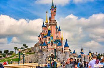 Disneyland de California reabrirá sus puertas en abril