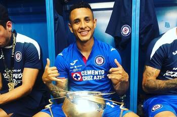 Video: El gran gesto de Yoshimar Yotún con unos aficionados peruanos