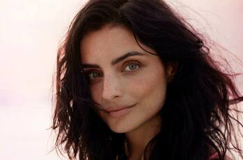 Aislinn Derbez se lleva bien con Mauricio Ochmann y su mensaje cumpleañero lo comprueba