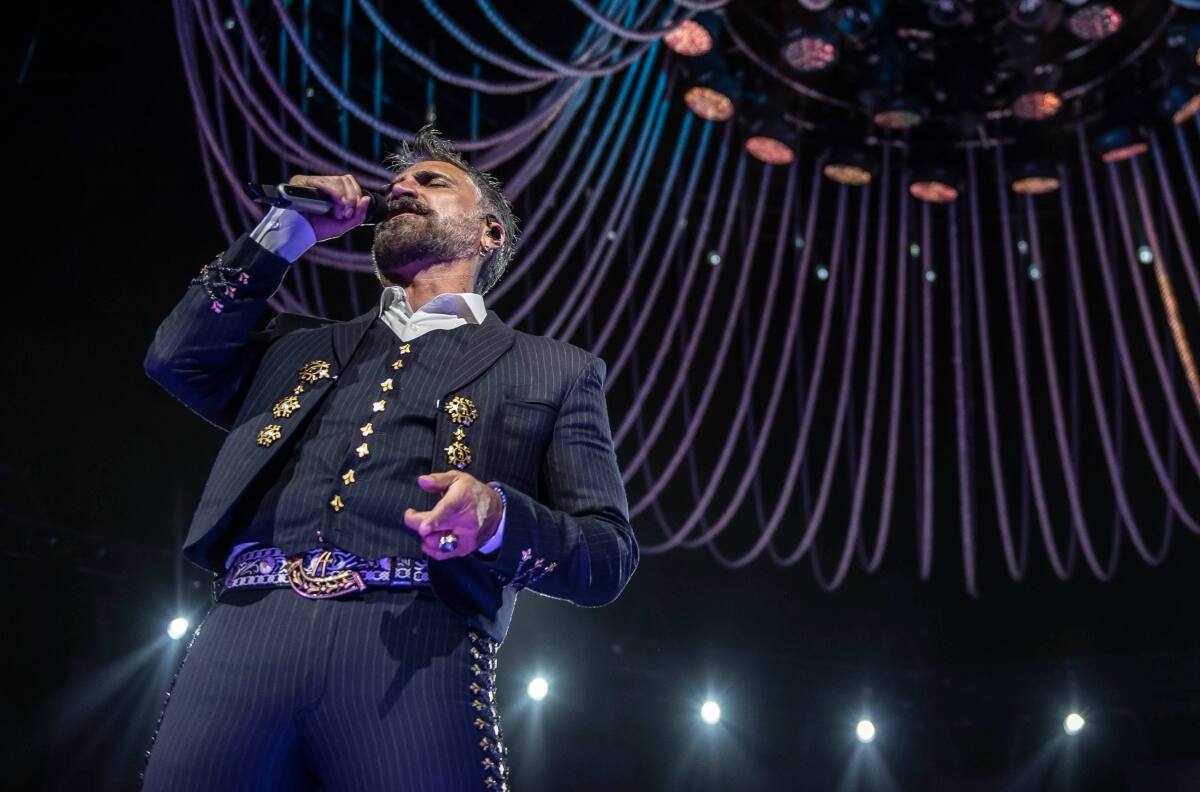 A dos días del fallecimiento de su padre, se anuncian 4 nuevos conciertos de El Potrillo
