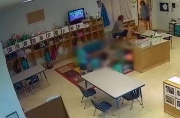 Video: Maestro agrede a pequeña afroamericana y causa indignación