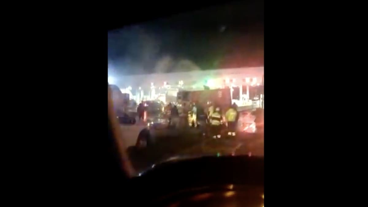 Videos: Trailer se queda sin frenos y provoca fuerte accidente en carretera México-Puebla