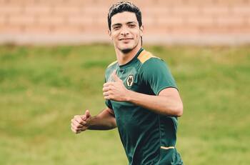 Raúl Jiménez confesó que ha recibido el apoyo de Petr Cech