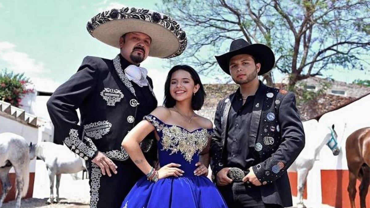 Leonardo, hijo de Pepe Aguilar se hace tatuaje en honor a su abuelita fallecida, Flor Silvestre