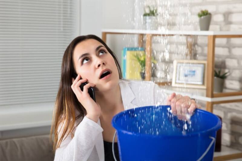 ¿Qué pasos debo seguir si tengo una gotera en mi hogar?