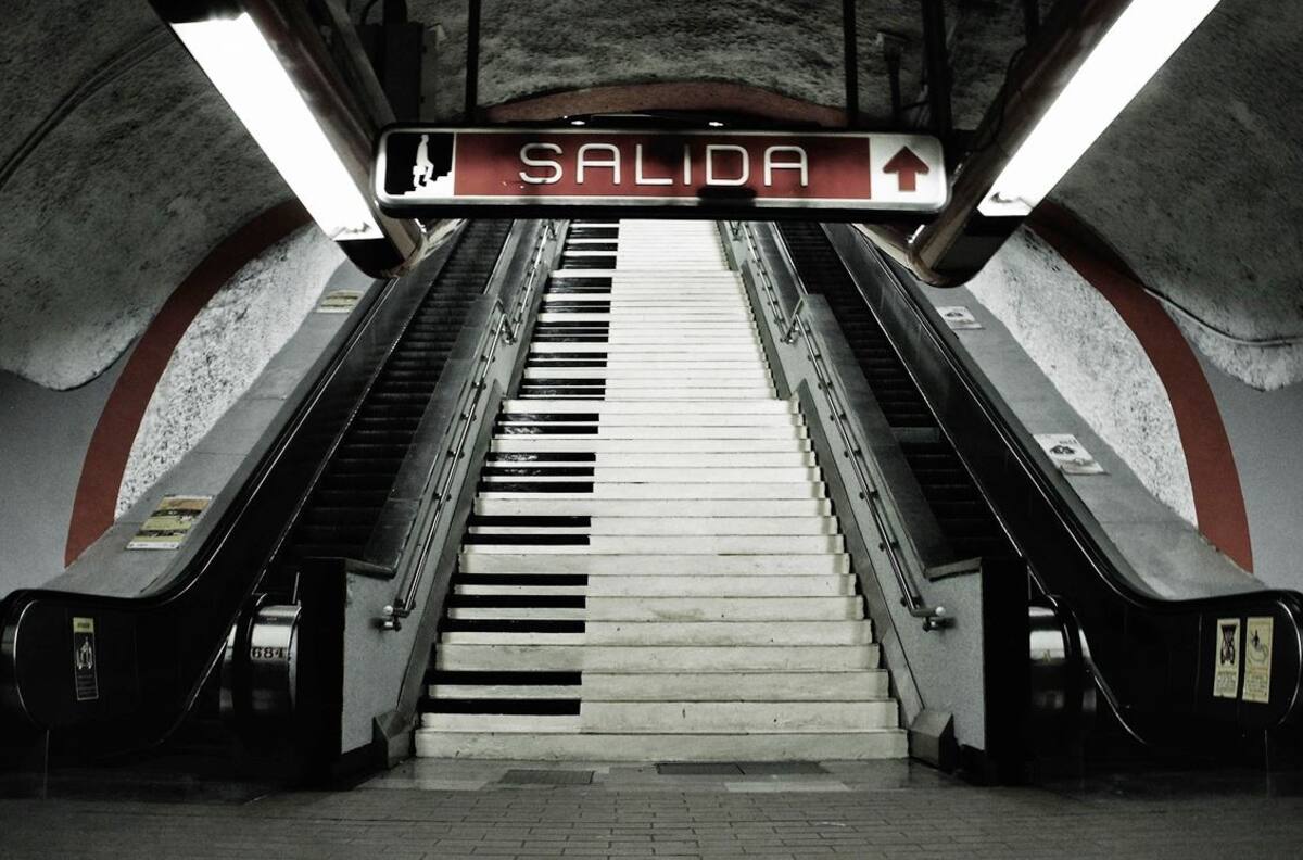 Niño se fractura la mano en la escaleras eléctricas del Metro de la CDMX
