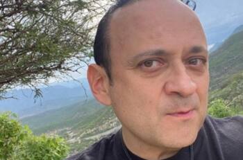 Lalo España es amenazado tras criticar a AMLO