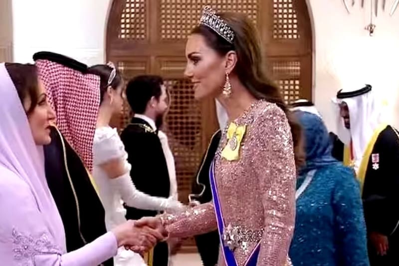 La princesa de Gales deslumbró con su estilismo en el banquete de los príncipes herederos recien casados en Jordania.