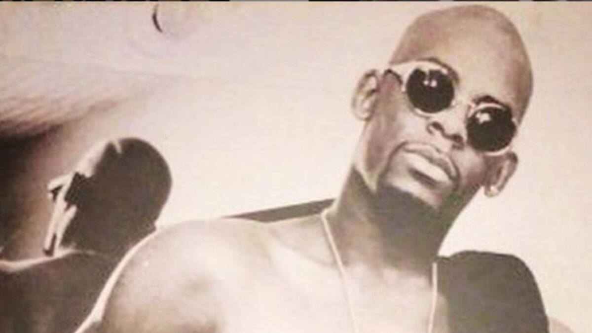 R. Kelly obligaba a sus parejas a seguir un guion en las entrevistas