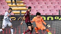 Guillermo Ochoa vuelve a ser la figura del Salernitana ante el Torino