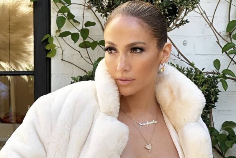 Jennifer López La actria y cantante marca tendencia con sus uñas en esta primavera - Créditos: IG Jennifer Lopez