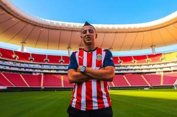 Roberto Alvarado confesó que siente más presión en Chivas que en Cruz Azul